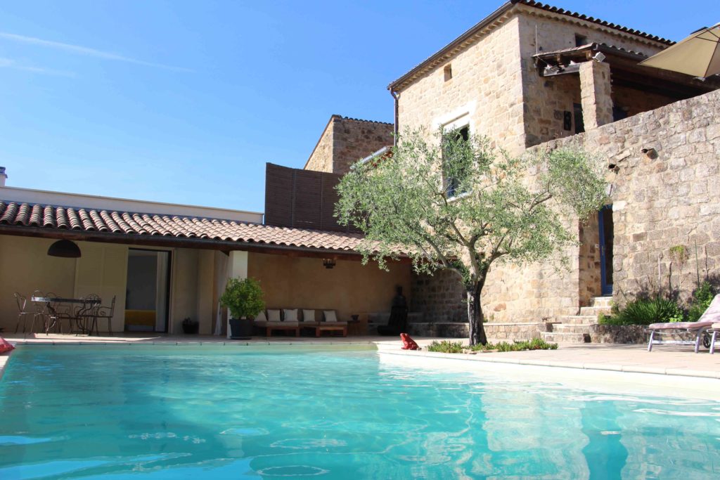 Piscine-clos-augnac-ardeche-gite-ayurveda-yoga