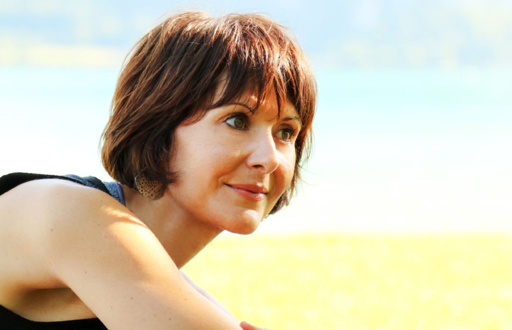 caroline sutter prof yoga coach vie annecy hossegor yogasearcher